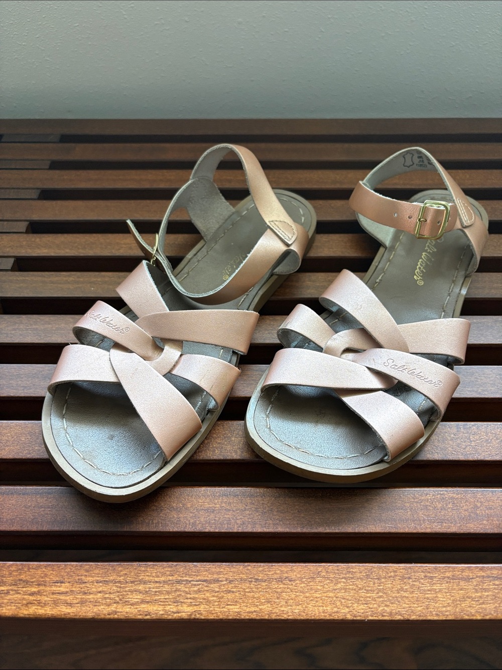 Saltwater Original Sandals youth 6 / women 8
